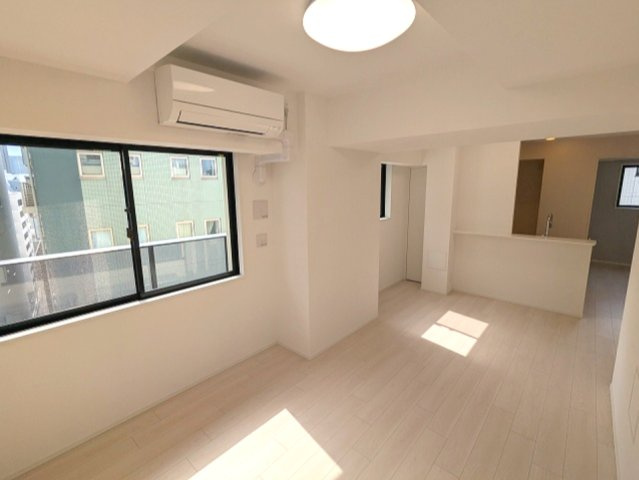 Urbanex日本橋馬喰町Ⅱの居間・リビング|インターネット無料、リビングと各洋室にエアコン・照明付、リビングの一部に床暖房、11F12Fアレクサ付スマートホーム他プレミア部屋、上層階は日当たり良好です