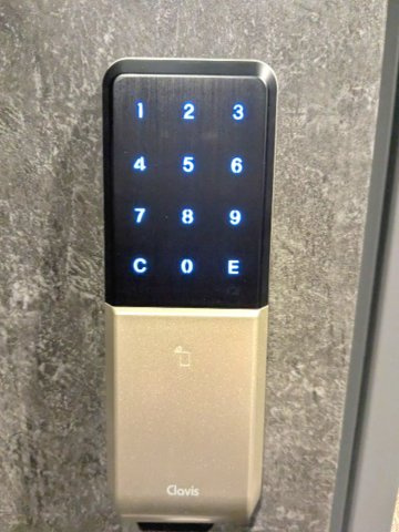 Urbanex日本橋馬喰町Ⅱの設備|玄関の電子キーです