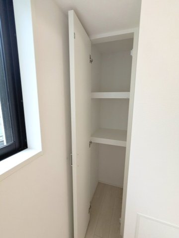 Urbanex日本橋馬喰町Ⅱの設備|リビングに便利な収納付です