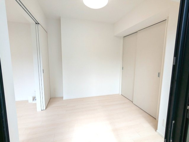 Urbanex日本橋馬喰町Ⅱの設備|4帖洋室、インターネット無料、リビングと各洋室にエアコン・照明付きです