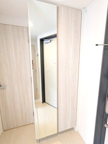 Urbanex日本橋馬喰町Ⅱの設備|玄関に姿見鏡付です