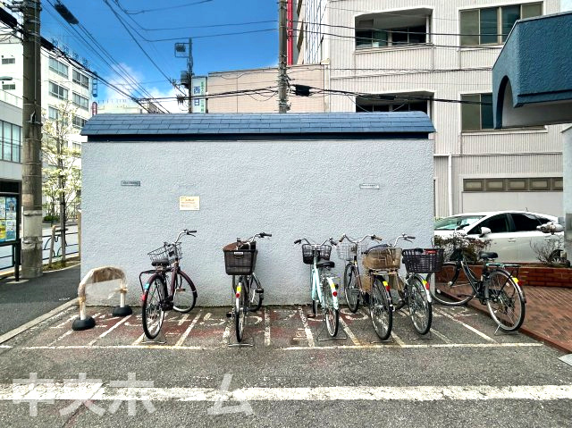ハイツ西日暮里の駐輪場|【自転車置き場】最新の空き状況や費用などの詳細は担当スタッフまでお問い合わせください。