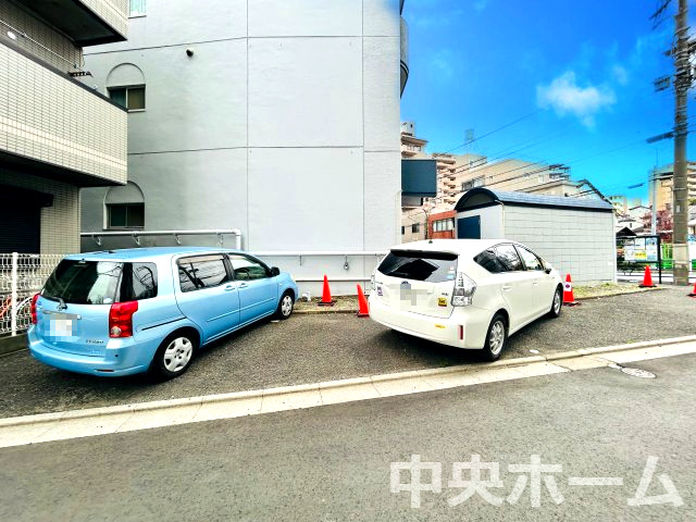 ハイツ西日暮里の現況写真|【敷地内駐車場】最新の空き状況や費用などの詳細は担当スタッフまでお問い合わせください。