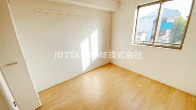 丹波市柏原町南多田のアパートの洋室|洋室は６．１帖と５帖の２部屋です＊