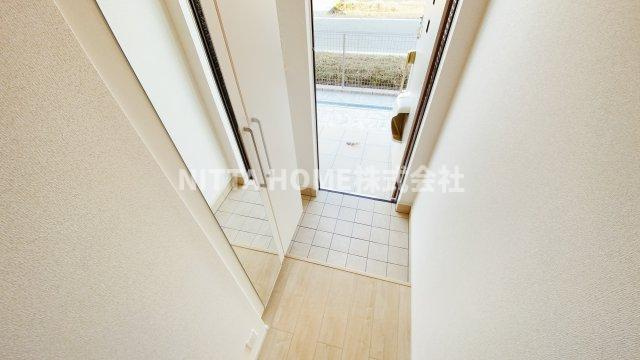 丹波市柏原町南多田のアパートの玄関|もちろんシューズボックスを完備の玄関です★