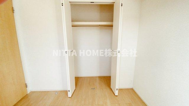 丹波市柏原町南多田のアパートの収納|５帖の洋室についている収納です◇