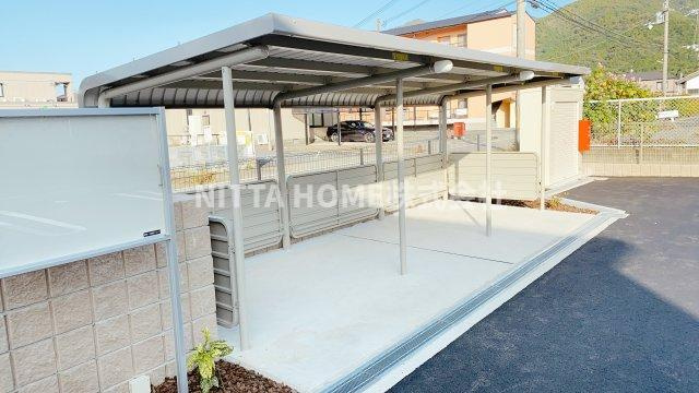 丹波市柏原町南多田のアパートのその他共用部分|屋根付きの駐輪場です＊