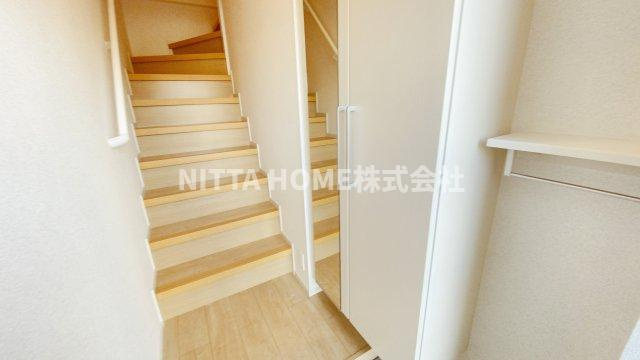 丹波市柏原町南多田のアパートの収納|大きなシューズボックス付きの玄関です◎