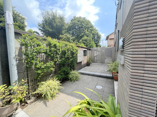 メゾンフルールのエントランス|★門扉タイプのオートロックです★