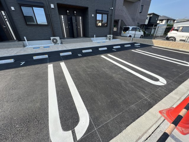 ＣＯＣＯメゾン　ＨＪの駐車場
