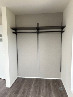 【収納】 | 星和台６丁目　新築戸建 | オープンクローゼットで可動式の棚なので用途に応じてお使い頂けます。