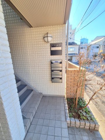 イーリス新中野のエントランス