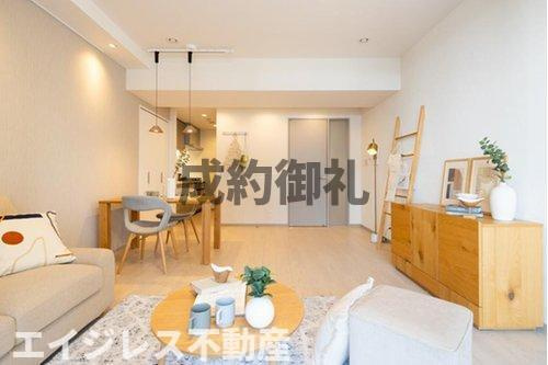 プライマリーナ山下公園グレーシアタワーの居間・リビング