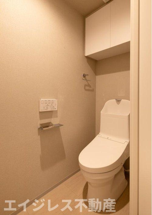 プライマリーナ山下公園グレーシアタワーのトイレ|洗練されたデザインと快適さを兼ね備えた上質な空間。美しいコントラストが生み出す落ち着いた雰囲気の中で、心地よいひとときをお過ごしいただけます。