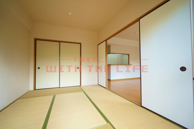 ステラコート参番館【キャッシュバック対象物件】の和室|和室がひろがる居住スペース