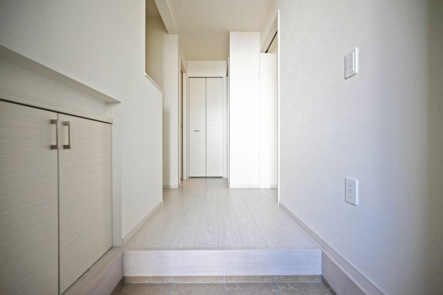 テラシエ上大市5丁目新築一戸建て│4LDK+駐車1台可の玄関|1階玄関に入ってすぐの内観写真です。