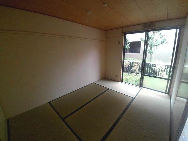 ハイツデアイの和室