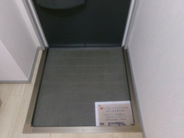 ハイツデアイの玄関