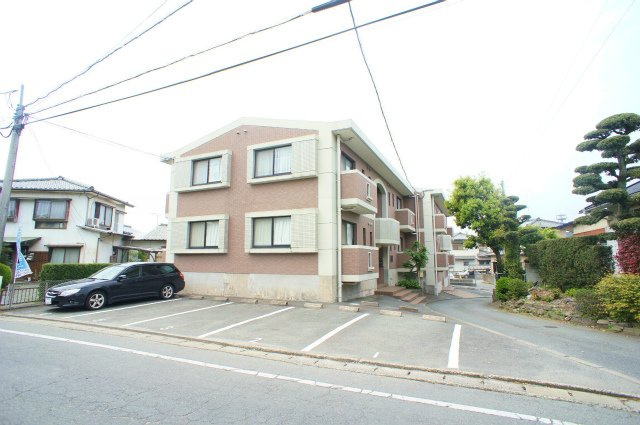 グランディールの駐車場|駐車場があるので、車を買う予定の方も安心です