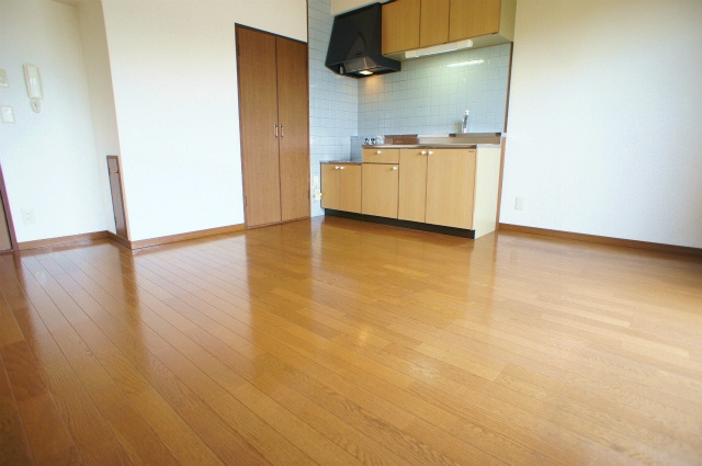 グランディールの居間・リビング|※別号室のお写真です