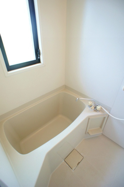 グランディールの浴室|※別号室のお写真です