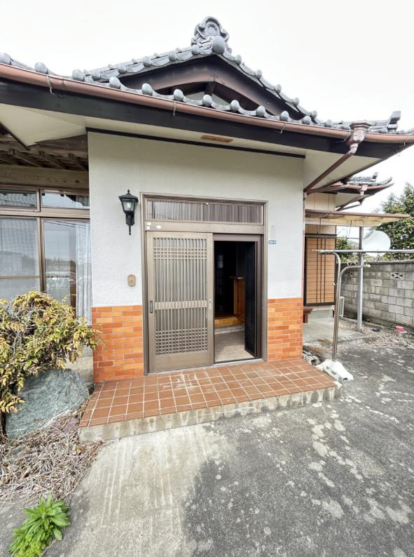 日立市石名坂町1丁目　中古戸建の玄関