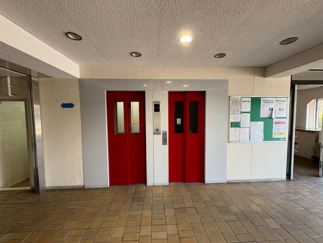 イトーピア向日マンションC棟のエントランス