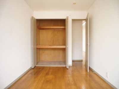 【収納】 | 飯島コーポ8号棟 | 充実収納付きの北側洋間です♪