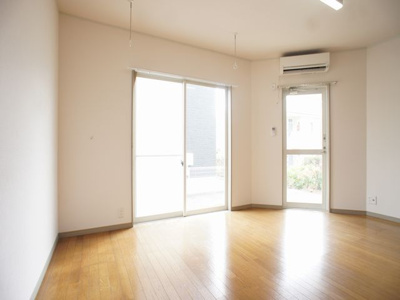 【居間・リビング】 | 飯島コーポ8号棟 | 照明器具付きです♪