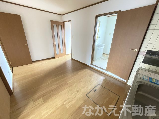 【居間・リビング】 | こちらの居間で趣味の時間をお楽しみください