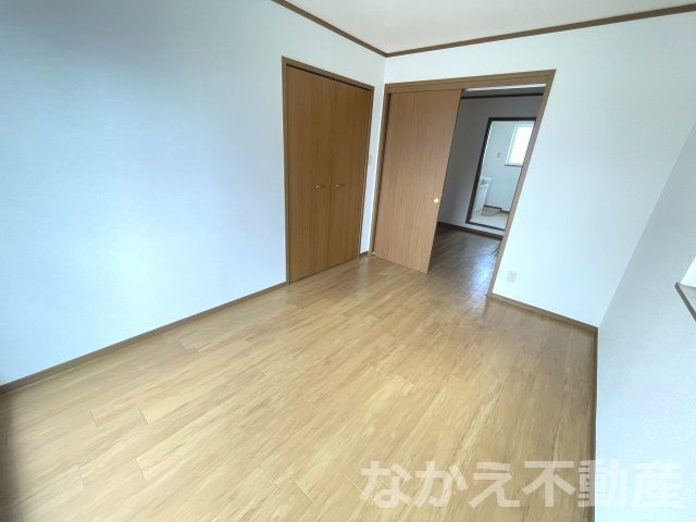 【洋室】 | 落ち着いた色調の洋室です