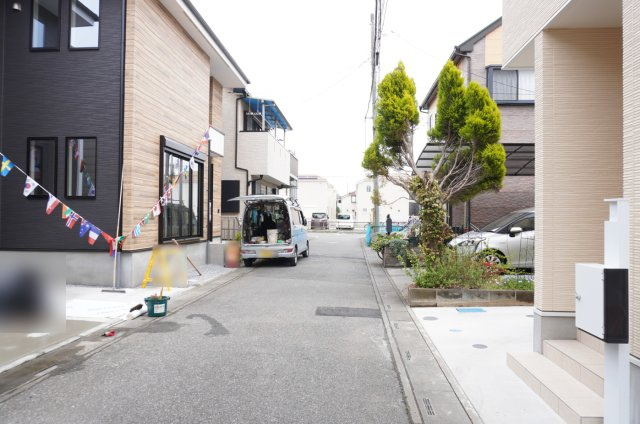 草加市清門3丁目　新築分譲住宅の前面道路含む現地写真