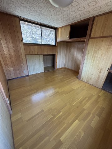 江良三丁目中古住宅の洋室