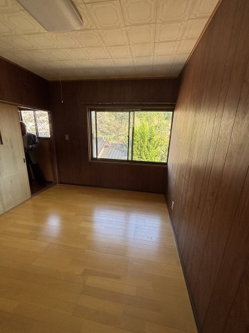 江良三丁目中古住宅の洋室