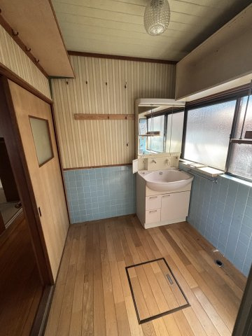 江良三丁目中古住宅の脱衣所