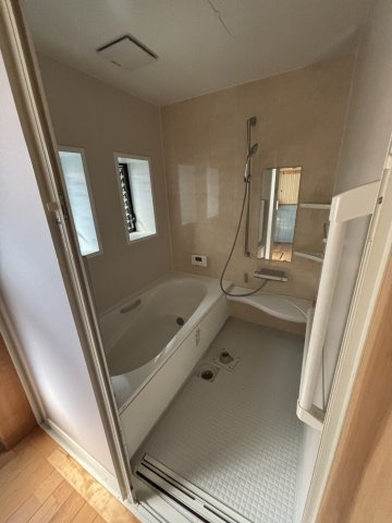 江良三丁目中古住宅の浴室