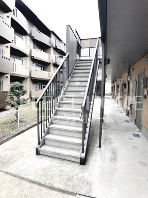 【エントランス】 | シャインＣ | ゆとりのあるエントランスです