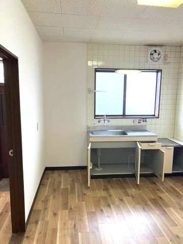 新潟市江南区横越中央２丁目のアパートの居間・リビング