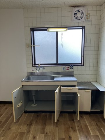 新潟市江南区横越中央２丁目のアパートのキッチン