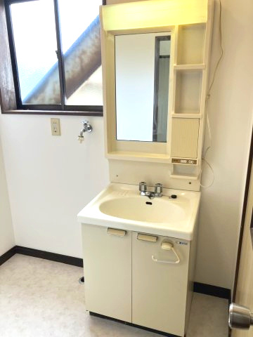 新潟市江南区横越中央２丁目のアパートの洗面所