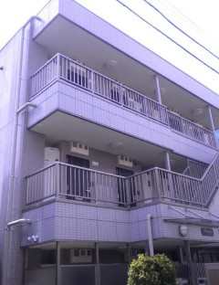 【外観】 | ピアヌーラ　914270 | 鉄骨造のがっちりとした建物。