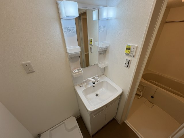 明石市魚住町西岡のアパートの洗面所