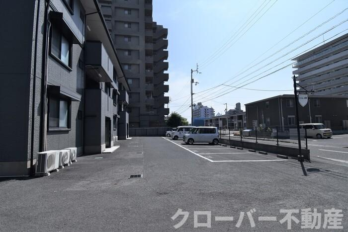 シャトレー西本の駐車場|駐車場