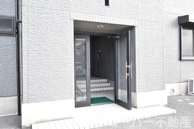 シャトレー西本のエントランス|エントランス