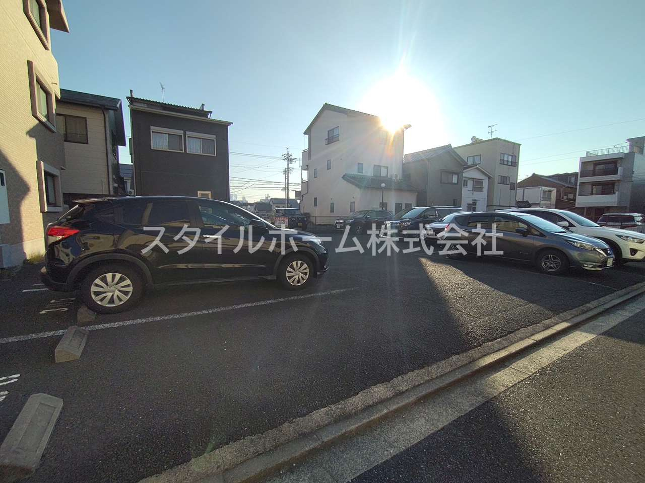 サンライズ羽根井本町の駐車場