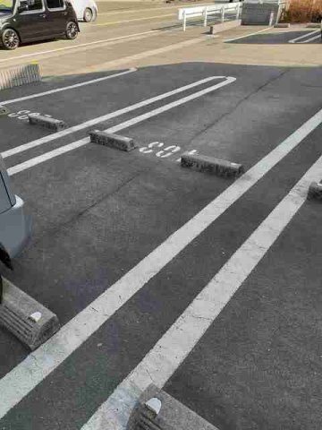 ジェルメ千本杉の駐車場