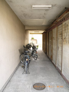 【その他共用部分】 | 屋根付きの駐輪場となっていますので、雨の日でも大切な自転車が濡れずに済みます。