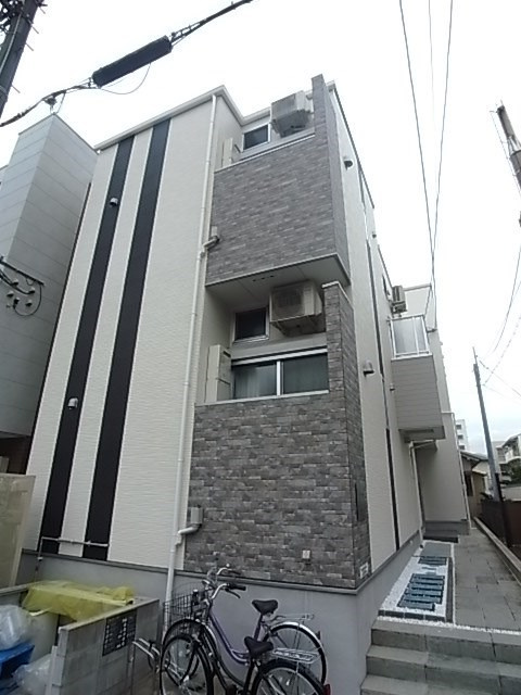 西宮市津門大箇町のアパートの外観