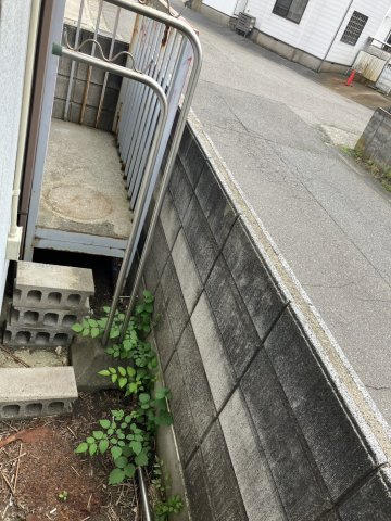 新潟市江南区横越中央２丁目のアパートのバルコニー