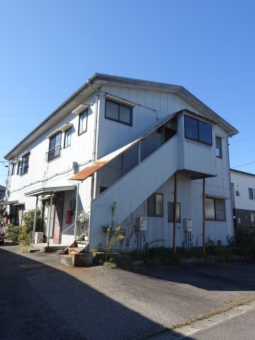 新潟市江南区横越中央２丁目のアパートの駐車場